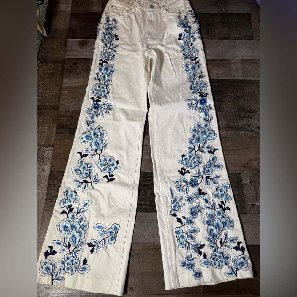 Alice + Olivia Weezy Embroidered Floral Jeans Off White Wide Leg Size 26 NWT - Picture 2 of 12